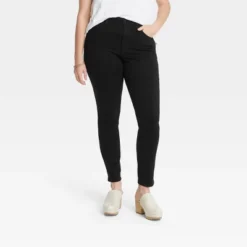 Women's High-Rise Skinny Jeans - Universal Thread™ Black -Universal Thread GUEST 387785ad f66e 48e4 b510 521c6879f1c8