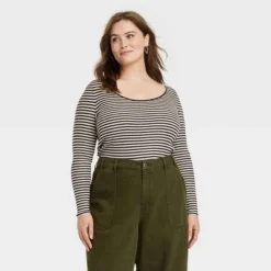 Women's Shrunken Rib Scoop Neck Pullover Sweater - Universal Thread™ -Universal Thread GUEST 47bfc2f0 6c56 4fbf 9fc8 1c7448740251